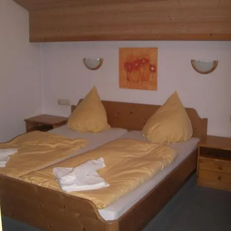 Landhaus Falch Lägenhet Sankt Anton am Arlberg